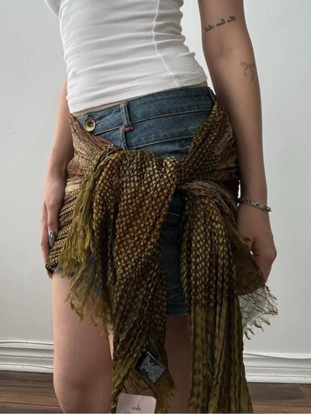 Sheer Textured Scarf - Picture 4 of 8
